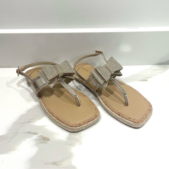 NWOB BCBG Girls Gold Rhinestone Bow Sandals (size 2 & 3) - Picture 2 of 3